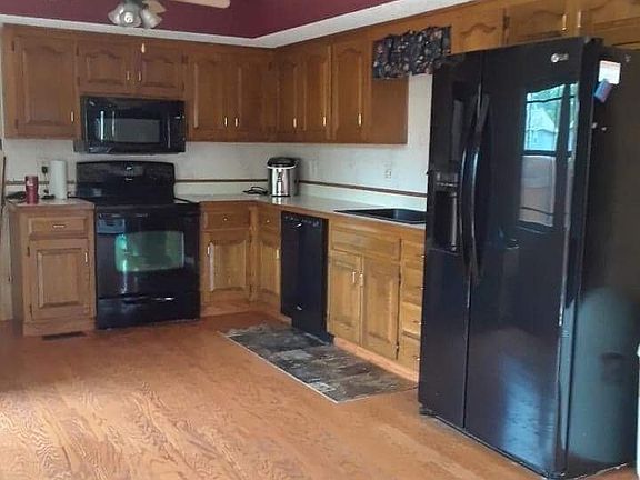 Refrigerator does not stay.