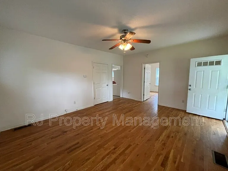 641 S Greer St — Photo 3