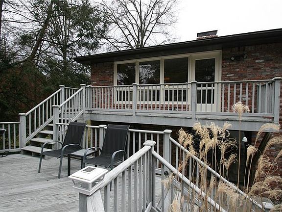 3rd image of 1001 Woodhill Dr