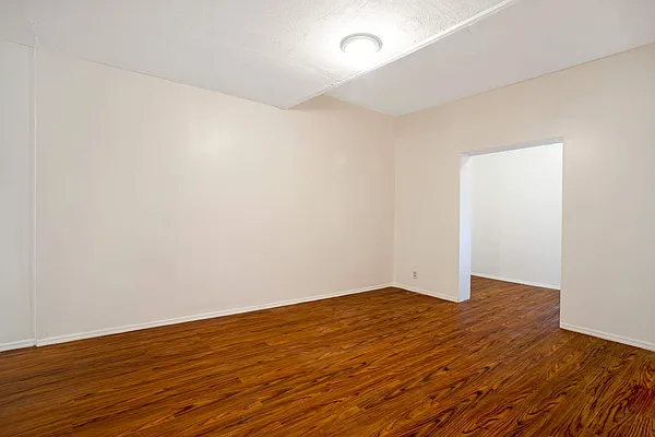 Rented by Moises Farhart, LREB | media 12