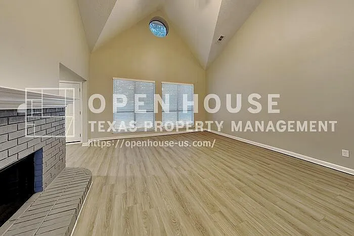 5 bed, 3.5 bath, 3293 sqft, $2,900 — Photo 3