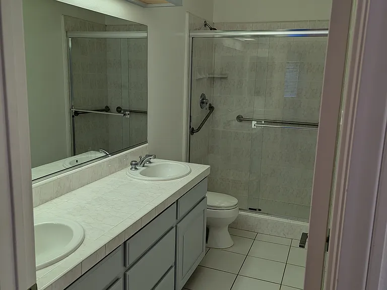 301 Roosevelt Ave — Photo 18