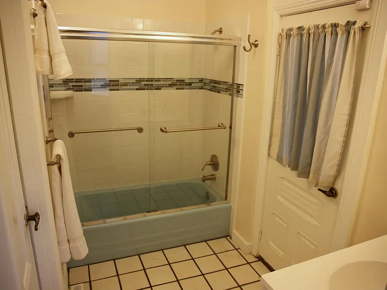 1423 Foothill Blvd — Photo 13