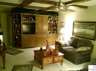 10258 Fieldcrest Dr, Omaha, NE 68114