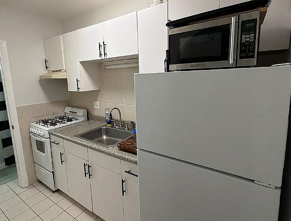 2nd image of 247 Beacon St Unit 3F