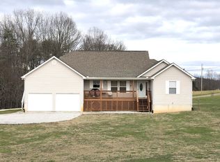 2761 Pinecrest Rd, Jacksboro, TN 37757