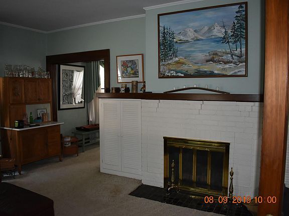 Living Room with Gas Log Fireplace
