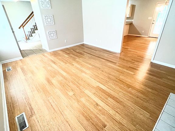 4th image of 108 Fieldstone Ct