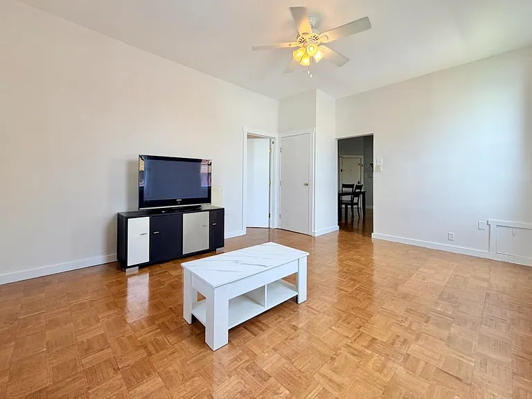 514 Monastery Pl #1R — Photo 3