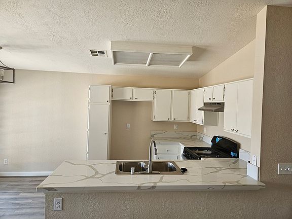 4th image of 10850 Euclid St