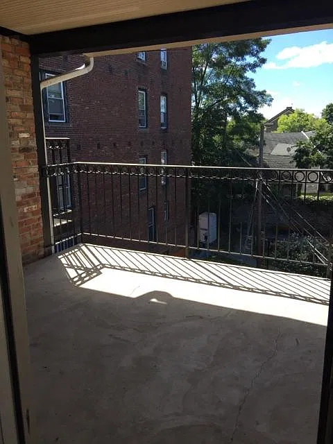 Building Photo 4