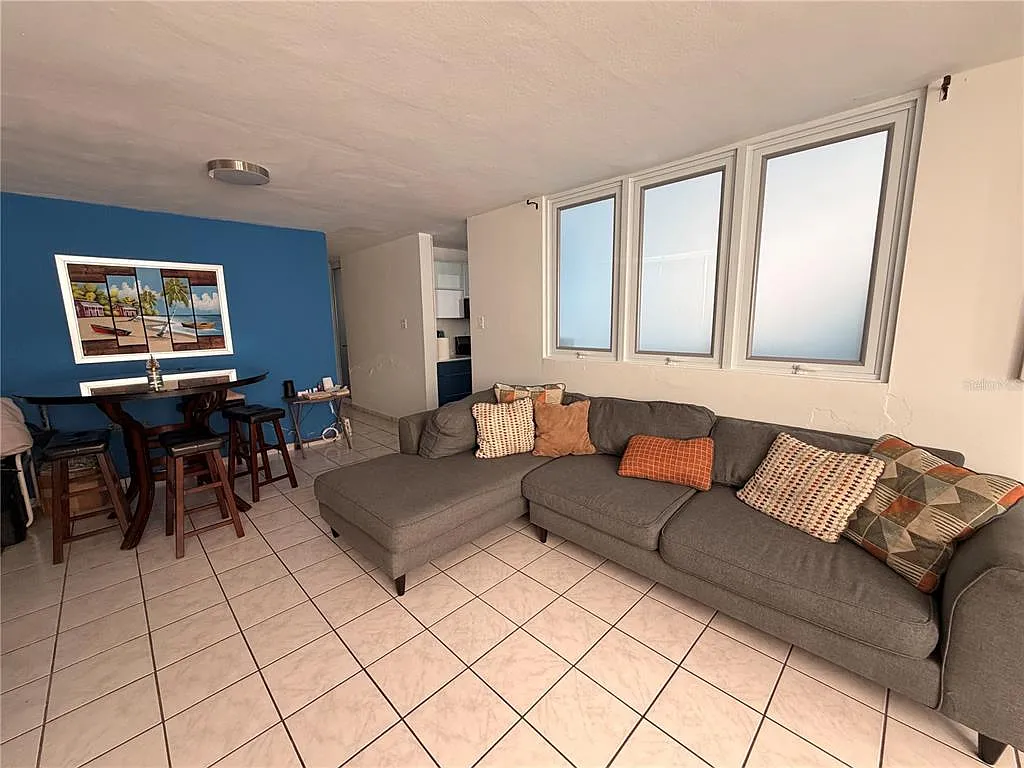 3 bed, 2.0 bath, 1528 sqft, $2,500 — Photo 2