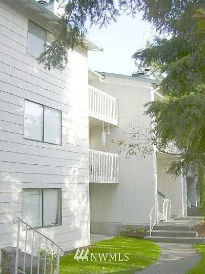 9474 Redmond Woodinville Road NE #203 photo 1