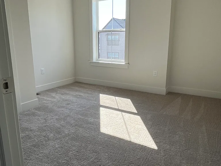 129 Madison Dr — Photo 26
