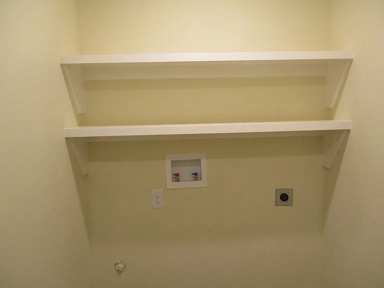 1718 NW Dallas St — Photo 12