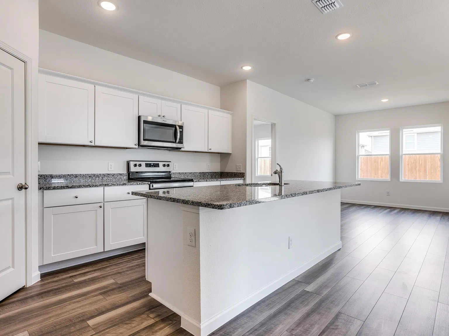 4 bed, 1802 sqft, $2,050 — Photo 4
