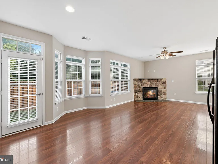 300 Kintyre Ln — Photo 13