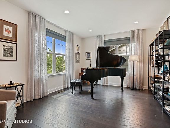 4th image of 1318 Garden View Dr