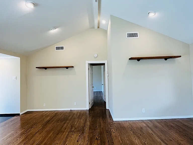729 Orange Dr — Photo 7