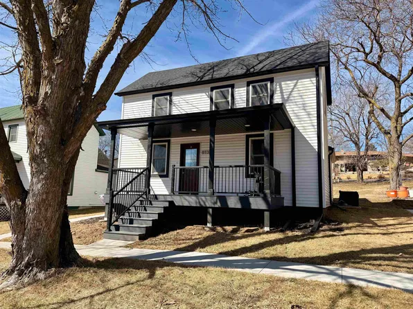 813 N 15th St, Wisner, NE 68791