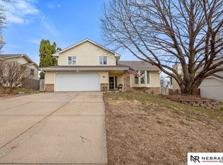 926 Iron Rd, Papillion, NE 68046