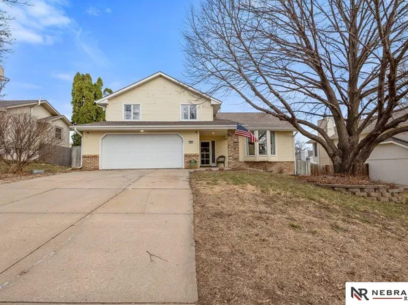 926 Iron Rd, Papillion, NE 68046