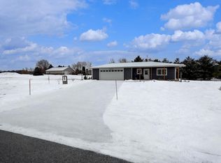 90 McDermott Ct, Random Lake, WI 53075