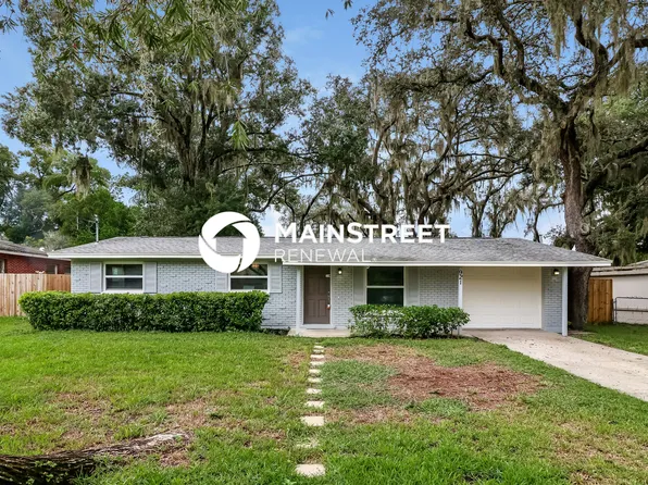 921 Hillside Dr, Lutz, FL 33549