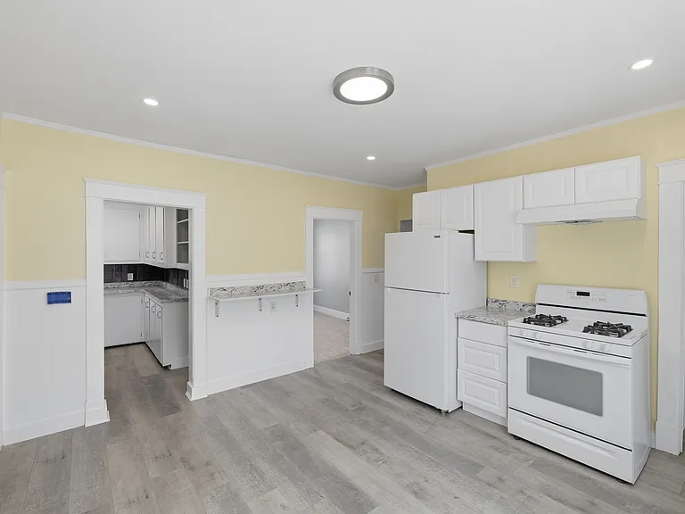19 1/2 Balcom St #1 — Photo 10
