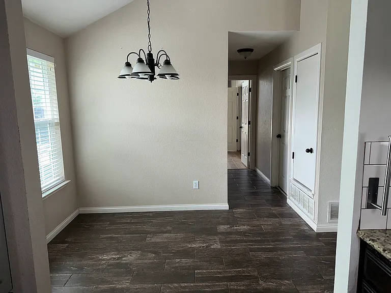 625 Main St — Photo 11
