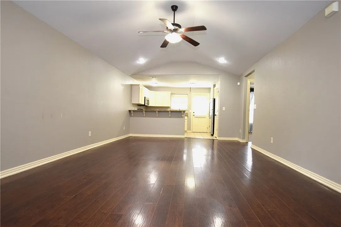 212 Copper Oaks Dr — Photo 2