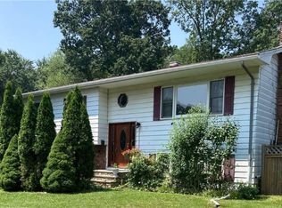 4 Theodore Roosevelt Dr, Blauvelt, NY 10913