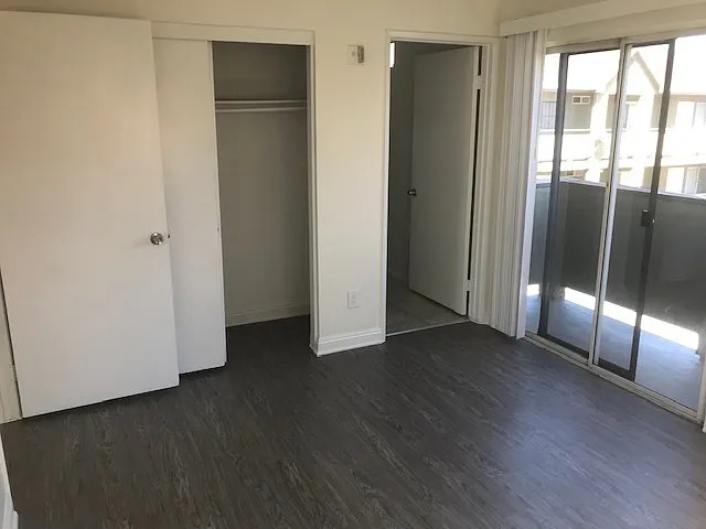 2 bed, 1000 sqft, $2,245 — Photo 3
