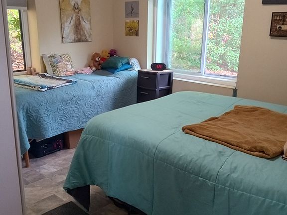 bedroom with closet