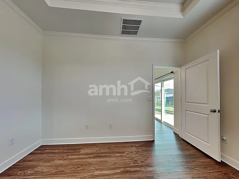 1028 Walden Pond Dr — Photo 9