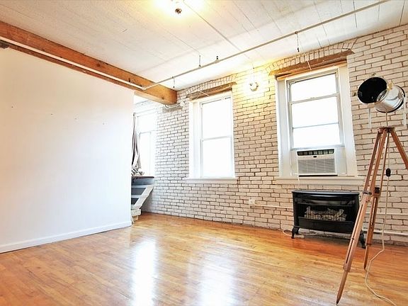 2nd image of 138 Mulberry St APT 5A1