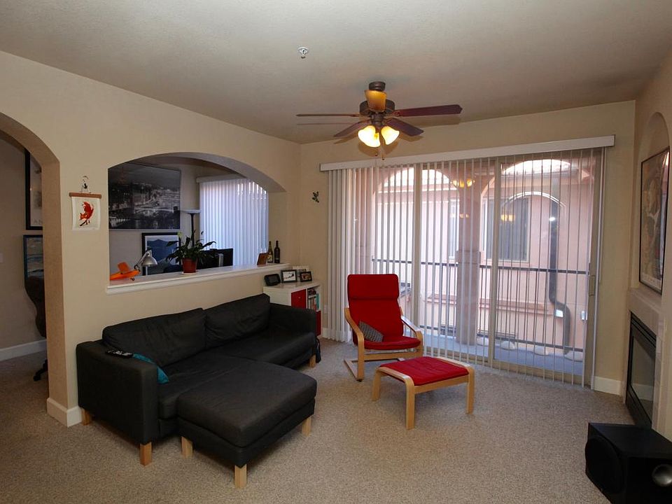 Living room pic #1