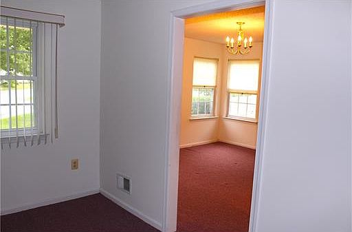 4th image of 177 Goldfinch Dr