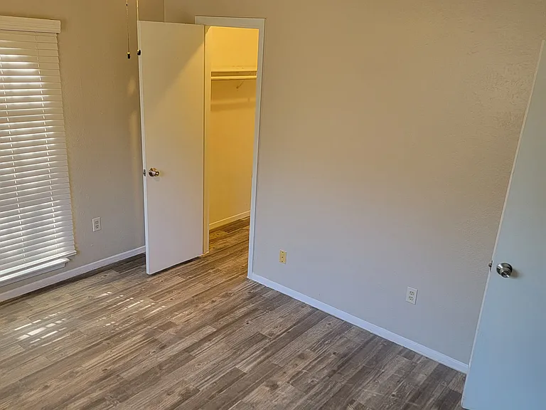 2700 Starlake Ct — Photo 14