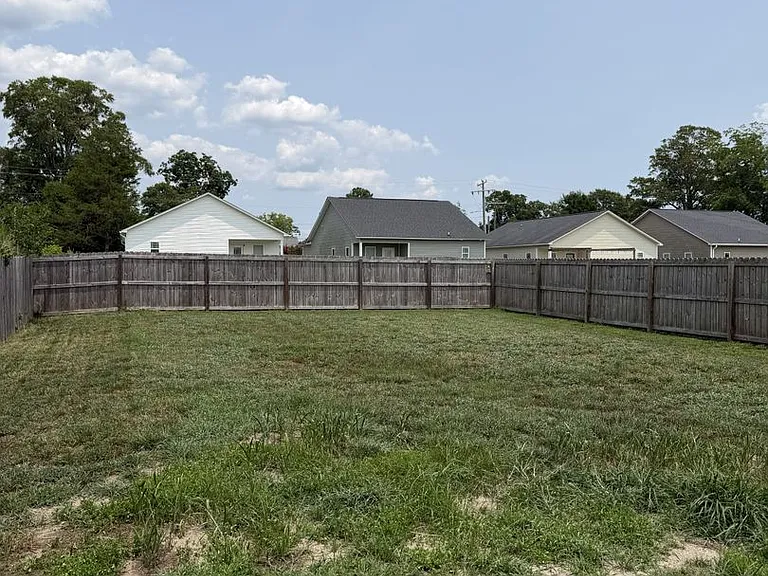 302 E Franck St — Photo 31