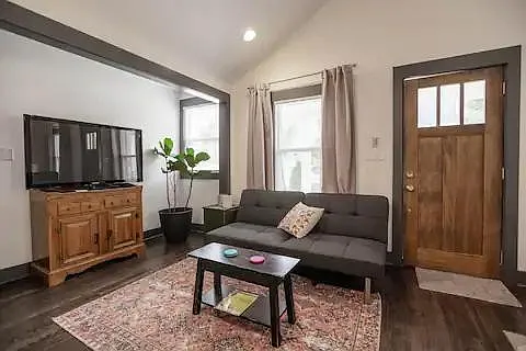 3 bed, 1302 sqft, $2,700 — Photo 3
