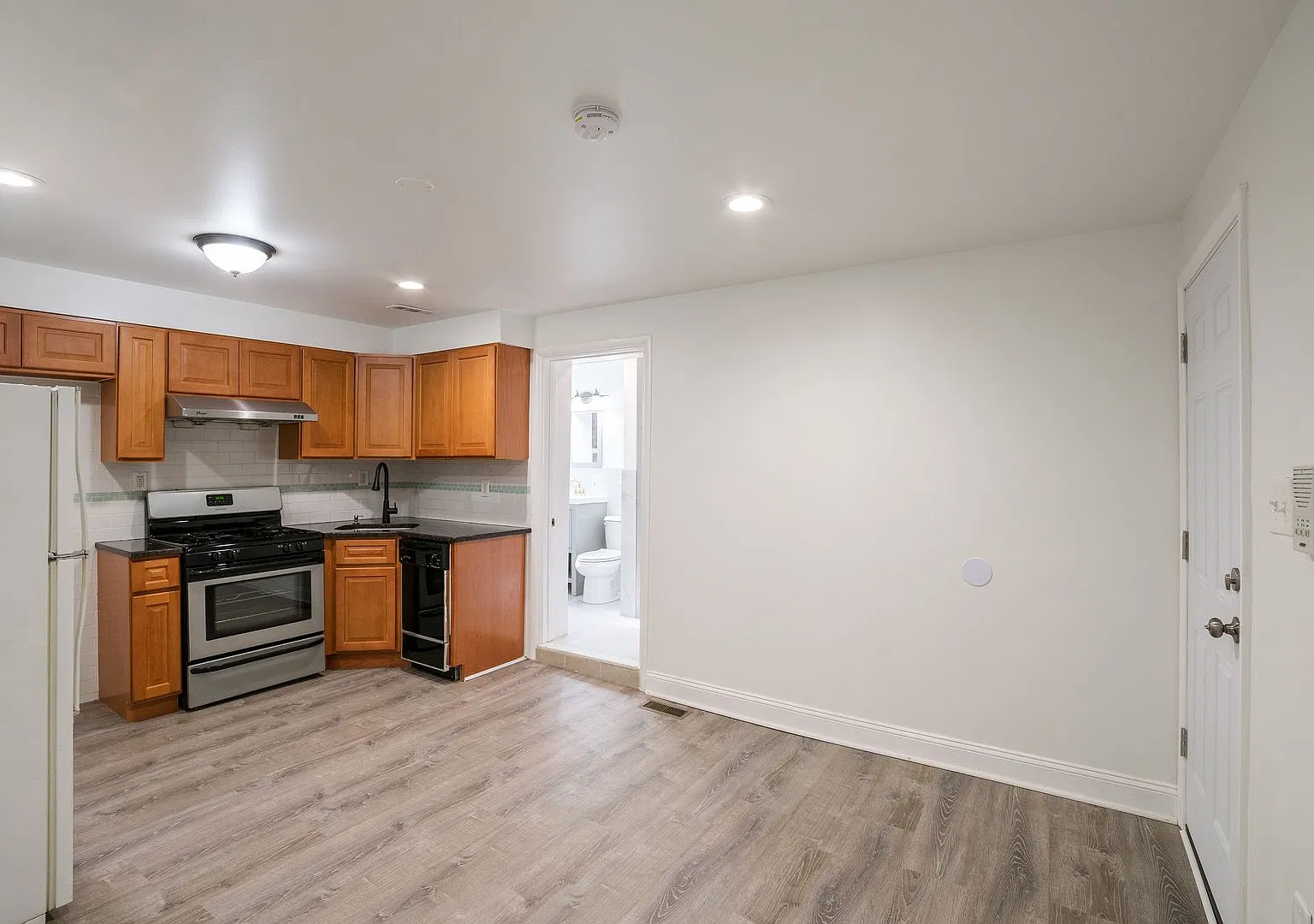 1726 Pine Street (DNM as of 4/17/26) — Photo 3