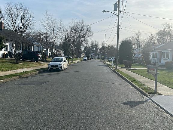 4th image of 32 Landon Dr