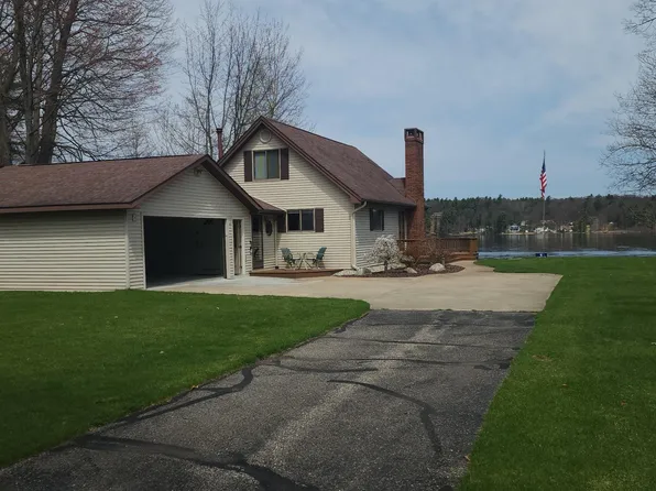 6003 Lakeshore Dr, Newaygo, MI 49337