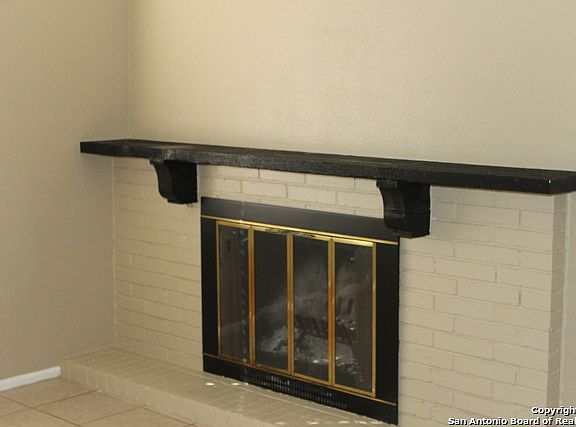 4th image of 7705 Hunter Oaks St