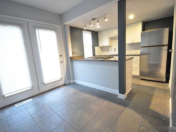 4th image of 4863 Moreland Dr W