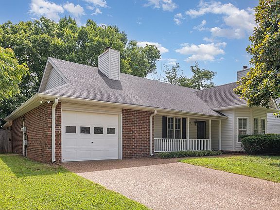 3rd image of 521 Sugartree Ln