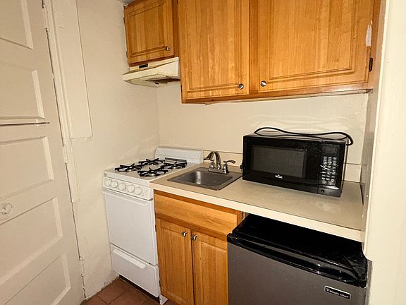 2nd image of 1307 Spruce St APT 4B