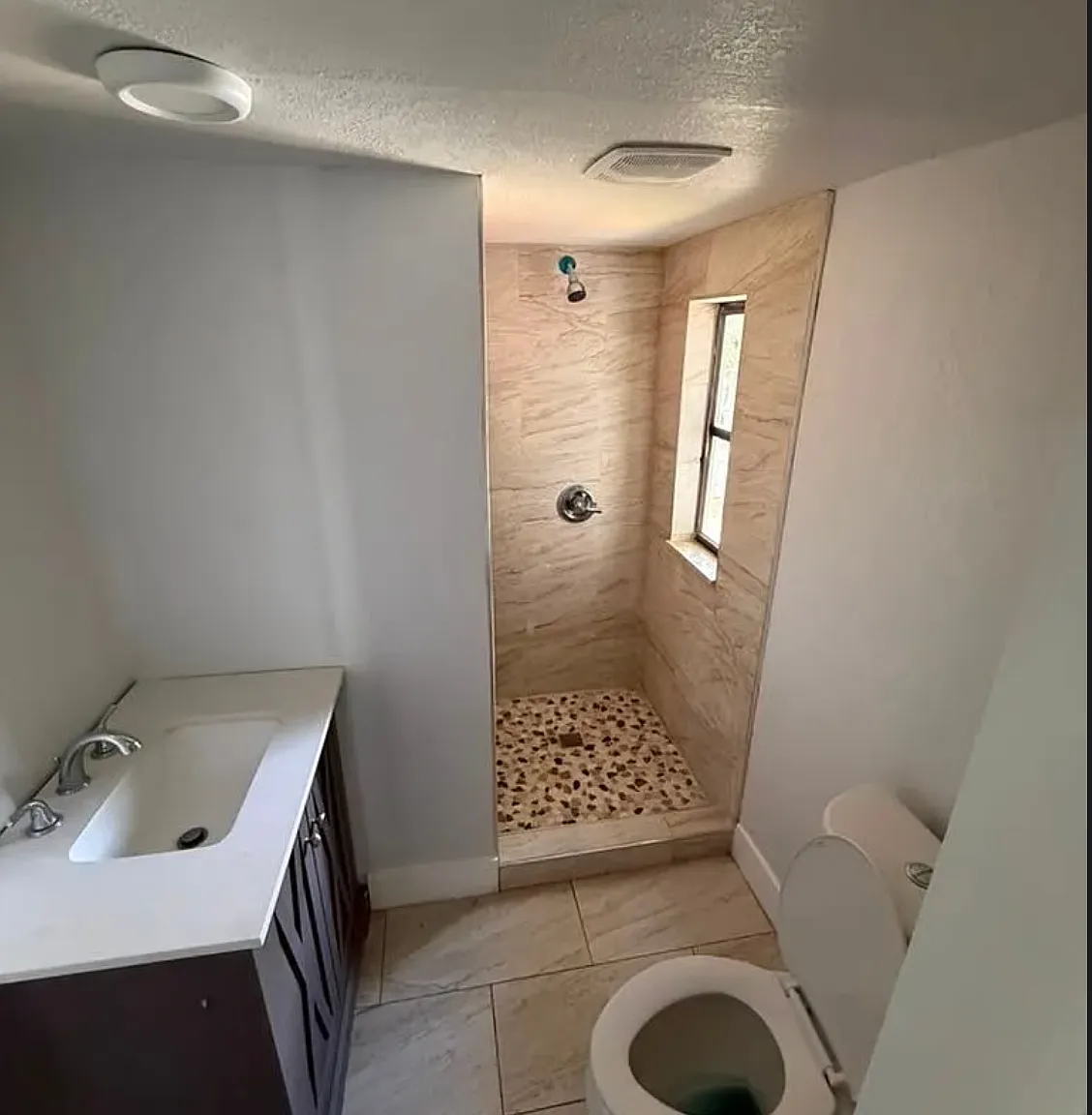 3 bed, 982 sqft, $2,000 — Photo 1