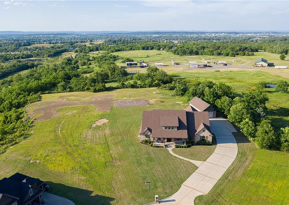 1st image of 505 Crescent Dr
